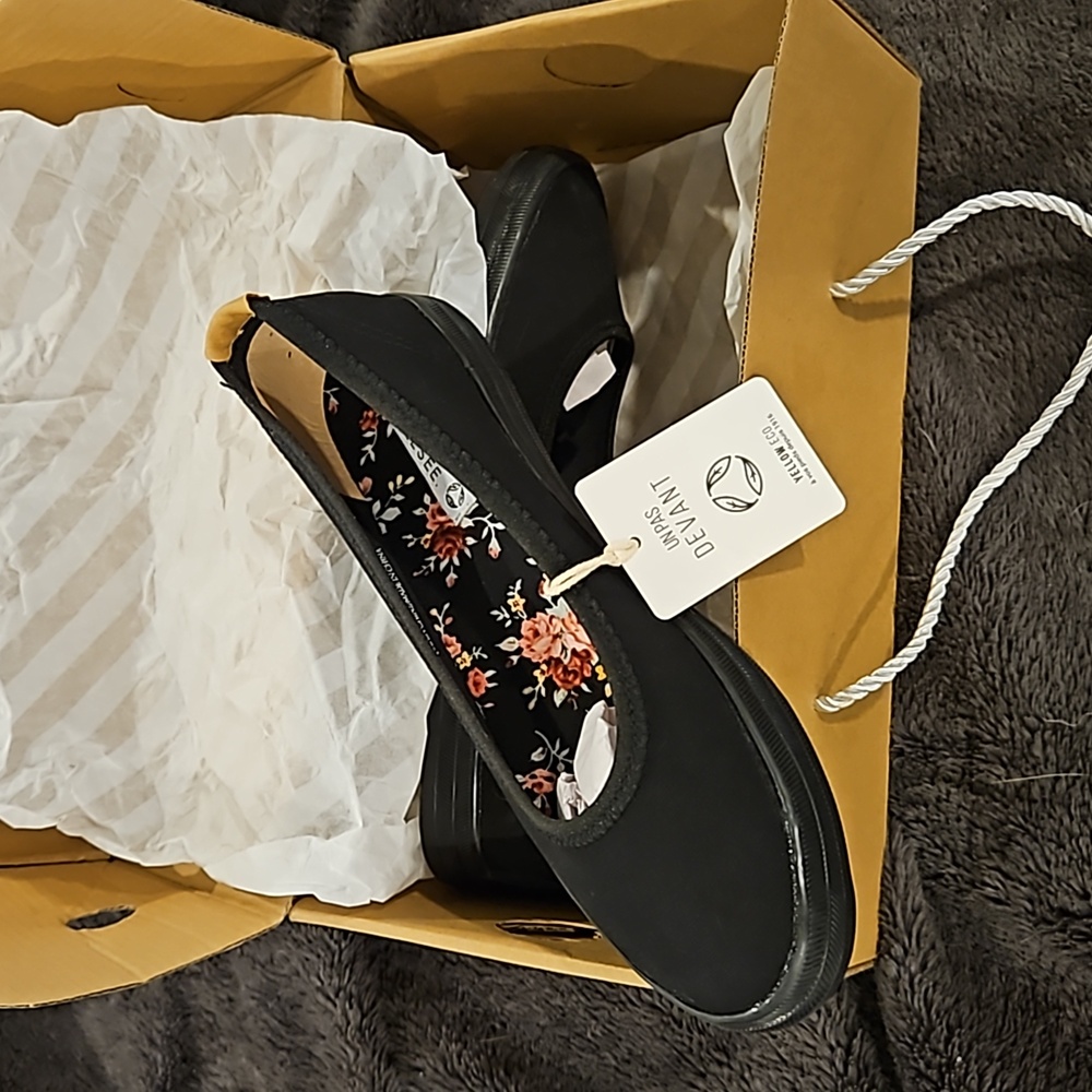 NWT Freed Eco women's black shoes